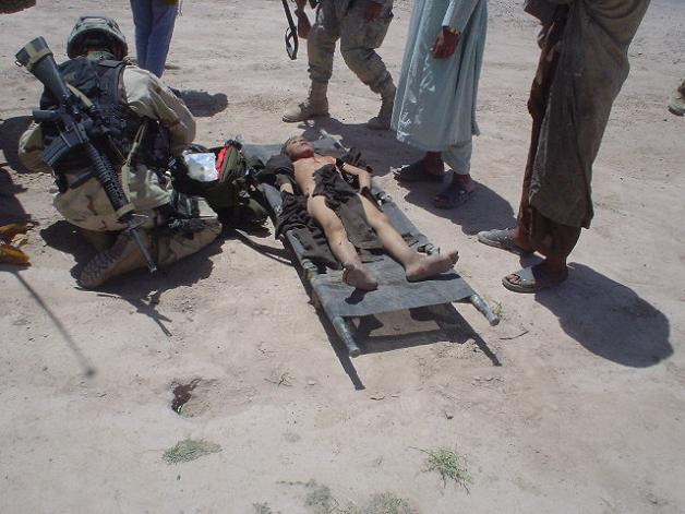 An IED casualty being treated on the scene, Tarin Kowt, Oruzgan.